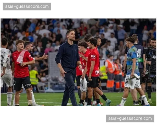 勒沃库森对阵沃尔夫斯堡，格里马尔多任意球直接破门